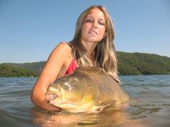 girls fishing 3